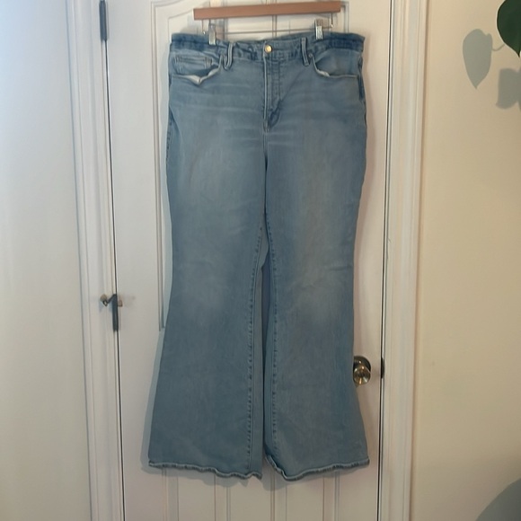 Good American | Good Legs Flare Denim Jeans Light Wash Plus Size 18 - Picture 4 of 12